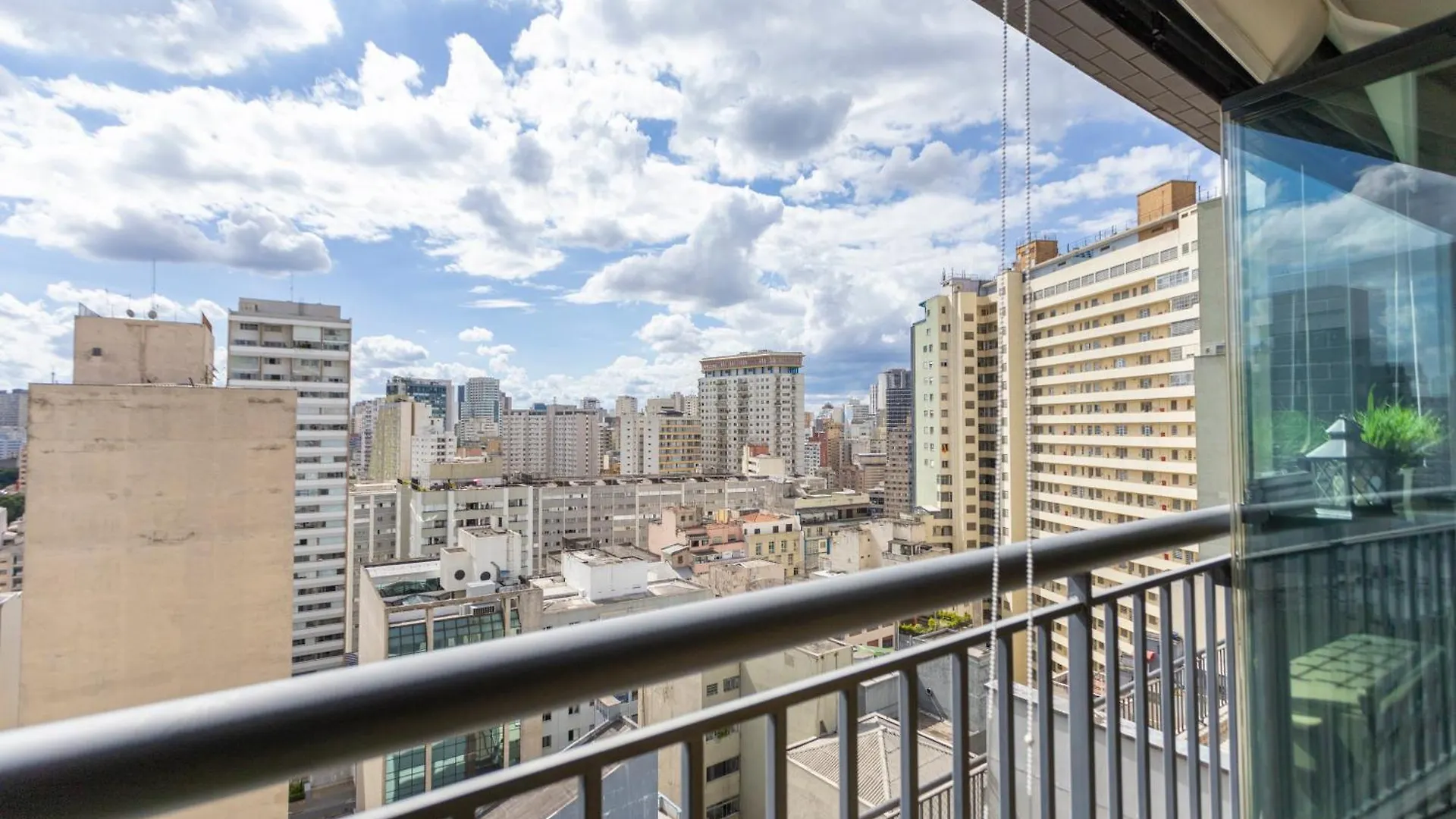 Apartamentos Na Bela Vista Com Piscina E Vaga De Garagem Sao Paulo