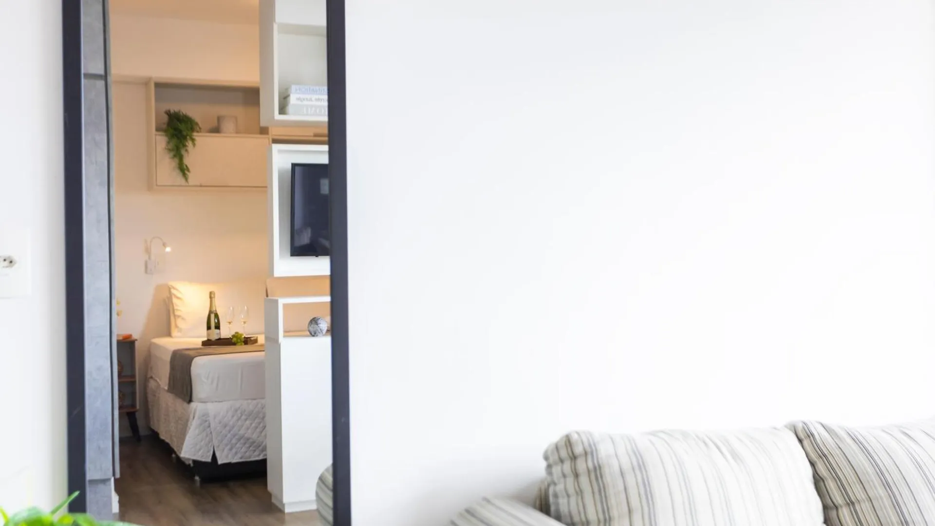 Apartamentos Na Bela Vista Com Piscina E Vaga De Garagem São Paulo